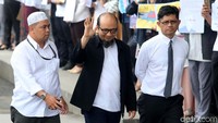 Ini potret Novel Baswedan ketika tiba di KPK pada 22 Februari 2018 dari Singapura (Foto: Ari Saputra/detikcom)