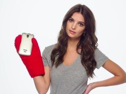 OnePlus Gaet Model Super Seksi Emily Ratajkowski