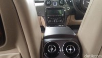 Mobil jaguar ini memiliki kelengkapan surat-surat seperti BPKB dan STNK. Jaguar seri XJL 3,0 V6 AT.