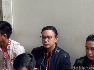 Sandy Tumiwa Nangis dan Cium-cium, Anggap Diana Limbong Masih Istrinya