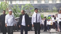 Juru Bicara KPK Febri Diansyah mengatakan, salah satu alasan Novel pulang ke Indonesia adalah untuk penyembuhan matanya akibat teror penyiraman air keras. Novel kemungkinan belum akan bertugas terkait mas penyembuhan tersebut.