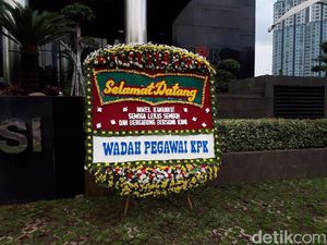 Karangan Bunga hingga Panggung di KPK Siap Sambut #Novelkembali