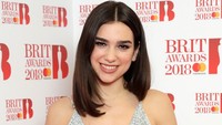 Ia berhak atas dua piala dari Brit Awards 2018, yaitu British Female Solo Artist dan British Breakthrough. Foto: Getty Images