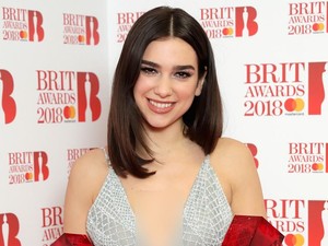 Suka Hiphop dan Kanye West, Dua Lipa Diserang Fans Taylor Swift