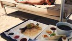 Intip Seru dan Kerennya Daniel Mananta Berpose Bareng Makanan