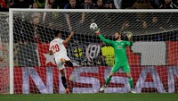 De Gea mampu memblok 8 tembakan ke arah gawang. Kiper asal Spanyol ini, memang disebut-sebut yang terbaik di dunia saat ini (REUTERS/Jon Nazca)