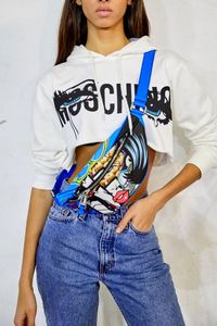 Saat Jackie O Jadi Alien di Fashion Show Moschino