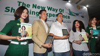 ampak hadir dalam peluncuran itu, VP Cargo and Ancilary Revenue Citilink, Benny Rustanto (tengah), Head of Marketing JD.ID, Demmy Indranugro (kedua kiri) dan Execuive Manager Sales on Board AerofoodACS, Herlina (kedua kanan).
