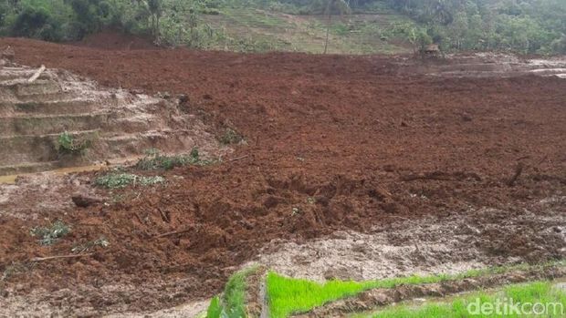 Lahan pertanian longsor di Brebes
