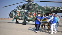 Para korban luka dilaporkan dibawa ke rumah sakit di kota Camana, yang berjarak 57 kilometer dari lokasi kecelakaan dekat kota Ocona. Petugas penyelamat menggunakan helikopter militer untuk mengevakuasi 11 korban luka serius dari lokasi kecelakaan. Foto: Diego Ramos Lupo/Frase Corta via REUTERS