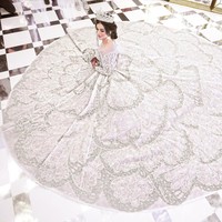 Pada resepsi pernikahannya Tasya Farasya yang dikenal sebagai beauty influencer memakai gaun rancangan Tex Saverio yang terlihat sangat megah bak putri kerajaan. Foto: Instagram