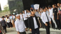 Novel Baswedan saat tiba di gedung KPK.