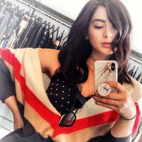 Ia sering memosting foto-foto gaya liburannya ke berbagai negara dengan busana yang stylish. Foto: Instagram