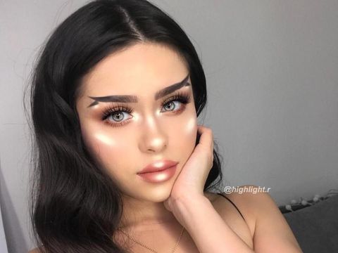 Wanita dengan Alis Bentuk Buntut Ikan Heboh di Instagram