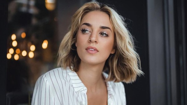 Cantiknya Allie Ayers, Mantan Programmer yang Alih Profesi Jadi Model Seksi