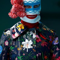 Cyborg, begitu Alessandro menamai koleksi tersebut. Sumber inspirasinya dari sebuah esai terbitan 1984 yang berjudul A Cyborg Manifesto karangan Donna Haraway. (Foto: REUTERS/Tony Gentile)