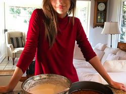 OnePlus Gaet Model Super Seksi Emily Ratajkowski