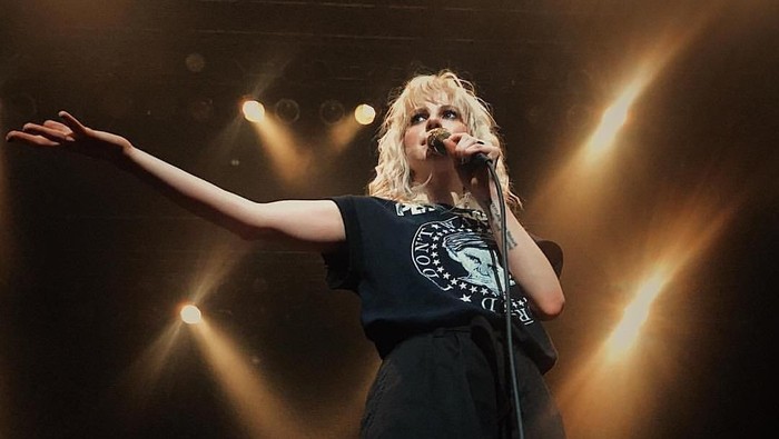 Menyoal Infeksi Paru, Dialami Vokalis Paramore Hayley Williams Sampai Batal Konser