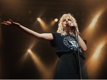 Hayley Williams Nangis Buka Konser The Eras Tour Taylor Swift