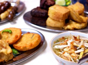 Slurpp! Gurih Segar Soto Kudus Bisa Dicicip di Sini