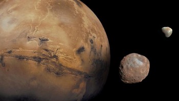 Pada 1735, Jonathan Swift menggambarkan dua satelit alam yang mengelilingi Mars dalam buku Gullivers Travel. Dua satelit tersebut baru benar-benar ditemukan pada 1877. (Foto: GettyImages)