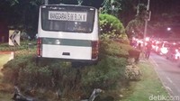 Peristiwa ini terjadi sekitar pukul 18.10 WIB. Padahal saat itu kondisi lalu lintas dalam kondisi padat.