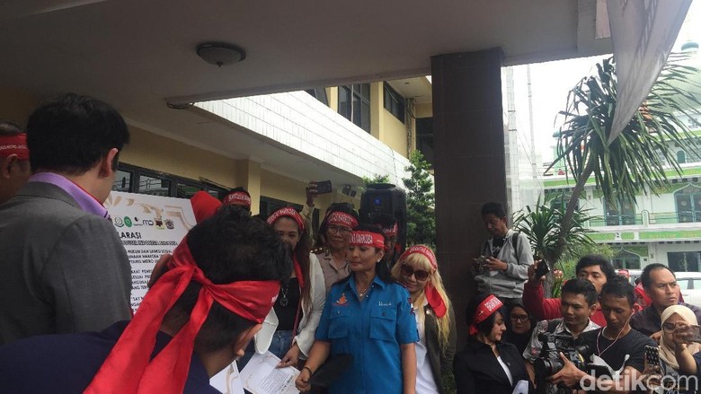 Stefan William hingga Ammar Zoni Ikut Deklarasi Antinarkoba di Polres Jaksel Stefan William hingga Ammar Zoni Ikut Deklarasi Antinarkoba di Polres Jaksel