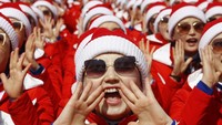 Cheerleader Korea Utara beraksi di Yongpyong Alpine Centre, Pyeongchang. REUTERS/Kai Pfaffenbach.