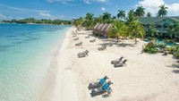 Kemudian ada Pantai Seven Mile di Negril, Jamaika yang masuk peringkat 8 terbaik dunia. Konon kabarnya, dahulu pantai indah ini sempat dihuni oleh bajak laut. Namun, kini pantai ini dipenuhi oleh wisatawan (Thinkstock)