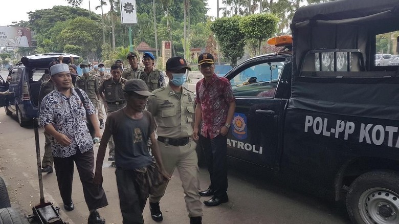 Marak Isu Penyerangan Ulama, Pemkot Serang Razia Orang Gila Marak Isu Penyerangan Ulama, Pemkot Serang Razia Orang Gila