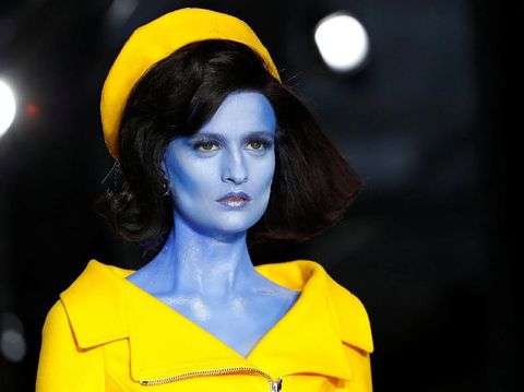 Saat Jackie O Jadi Alien di Fashion Show Moschino