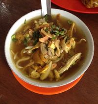 Slurpp! Gurih Segar Soto Kudus Bisa Dicicip di Sini