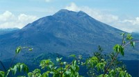 Gunung di Bali Akan Jadi Kawasan Suci, Tokoh Adat Sebut-sebut soal Bule Telanjang