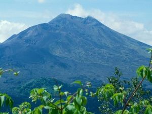 Gunung di Bali Akan Jadi Kawasan Suci, Tokoh Adat Sebut-sebut soal Bule Telanjang