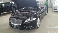 Mobil jaguar ini memiliki kelengkapan surat-surat seperti BPKB dan STNK. Jaguar seri XJL 3,0 V6 AT.