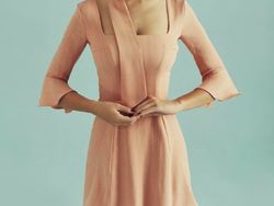 OnePlus Gaet Model Super Seksi Emily Ratajkowski