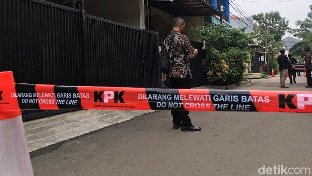 #NovelKembali, Jalan Depan Rumah Novel Baswedan Dipasang KPK Line