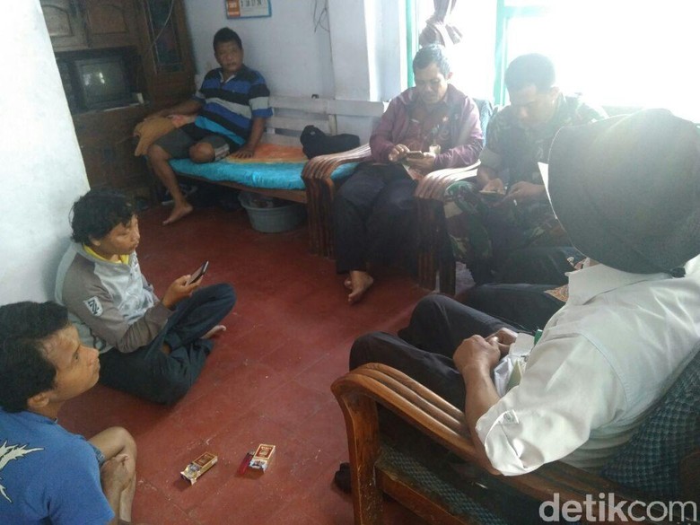 Negosiasi Alot Warga yang Minta Uang Lelah Tangkap Sanca dan BKSDA Negosiasi Alot Warga yang Minta Uang Lelah Tangkap Sanca dan BKSDA