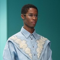 Untuk presentasi unik tersebut, ia berkolaborasi dengan Makinarium, konsultan efek visual yang berbasis di Roma, Italia. Butuh waktu enam bulan untuk mempersiapkannya. (Foto: AFP PHOTO / Filippo MONTEFORTE)