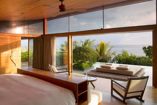 Per malam, kamu mesti membayar US$ 45 ribu, atau jika dirupiahkan sekitar Rp 614 juta. Satu resort ini bisa untuk 10 orang tamu. (dok. Coco Collection) Per malam, kamu mesti membayar US$ 45 ribu, atau jika dirupiahkan sekitar Rp 614 juta. Satu resort ini bisa untuk 10 orang tamu. (dok. Coco Collection)