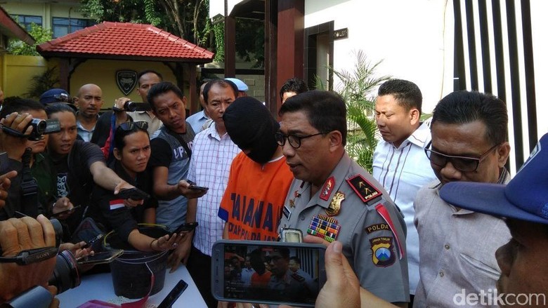 Guru SD di Surabaya Dibekuk terkait Dugaan Pelecehan 65 Siswa Guru SD di Surabaya Dibekuk terkait Dugaan Pelecehan 65 Siswa