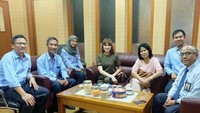 Selain wajib bayar pajak, foto-foto juga sudah jadi hal wajib juga ya nggak sih, yeayy aku habis selesai konsultansi pengisian SPT Tahunan Pajak Tahun 2017 di Bandung @kppbdgcicadas @ditjenpajakri, tulis Chika dalam postingannya. IG Chika Jessica/Istimewa.