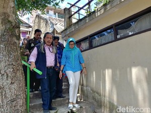 Gesitnya Nurul Arifin Naik Turun Tangga Blusukan di Dago