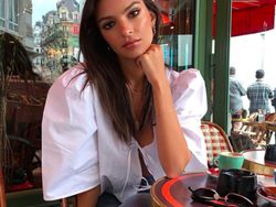 OnePlus Gaet Model Super Seksi Emily Ratajkowski