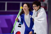 Respect! Momen Juara Ice Skating Hibur Rival yang Menangis karena Kalah