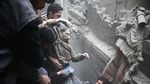 Momen Dramatis Evakuasi Korban Perang Suriah