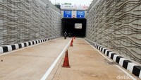 Dinding underpass nampak keren dengan berbagai ukiran.