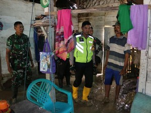 Dua Rumah di Bojonegoro Roboh Diterjang Luapan Kali Pacal