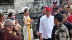 Penampilan Jokowi Pakai Udeng Merah Usai Resmi Jadi Capres PDIP