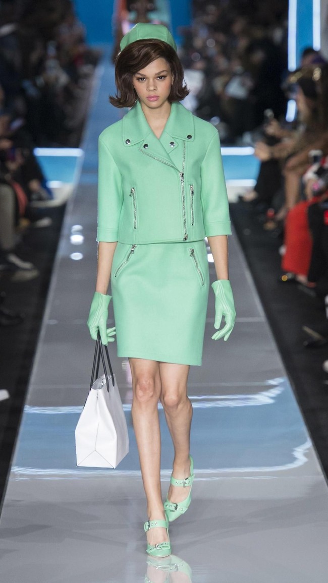 Fashion show Moschino di Milan Fashion Week Fall/Winter 2018, Rabu (21/2/2018). (Foto dok. Vogue).